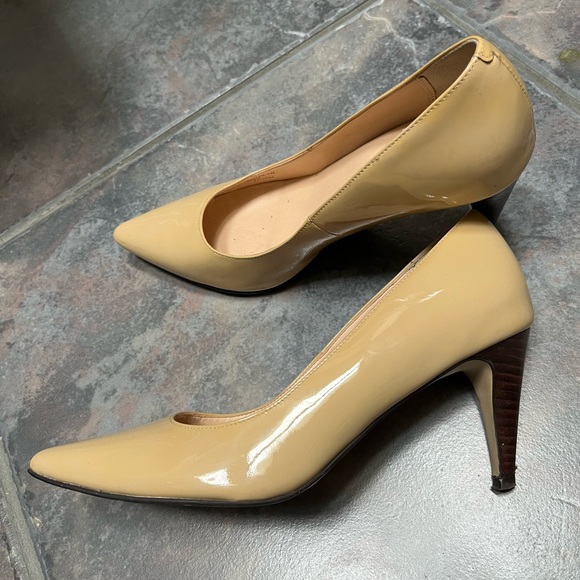 Patent nude heels from Cole Haan, size 6 - Picture 2 of 4